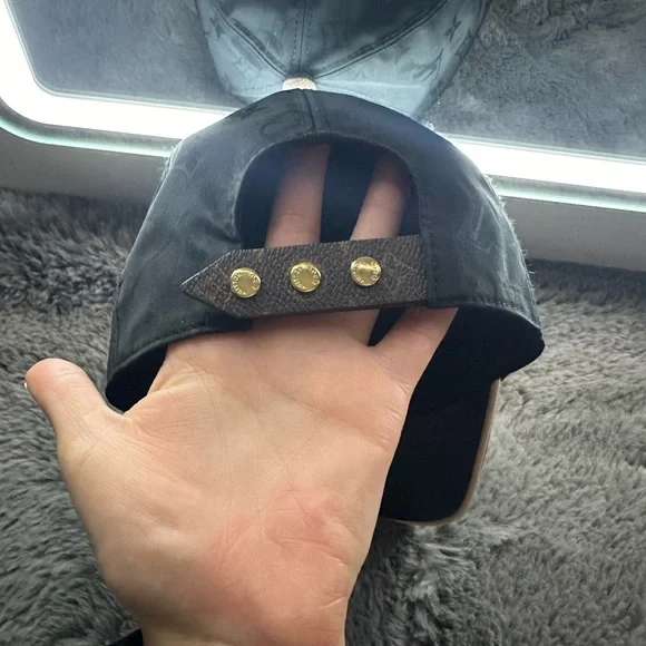 LV monogram cap - Picture 3 of 4